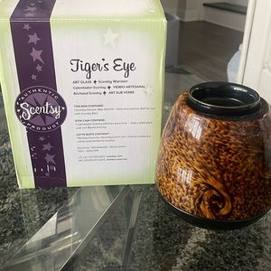 Authentic Scentsy Tiger’s Eye Art Glass Warmer